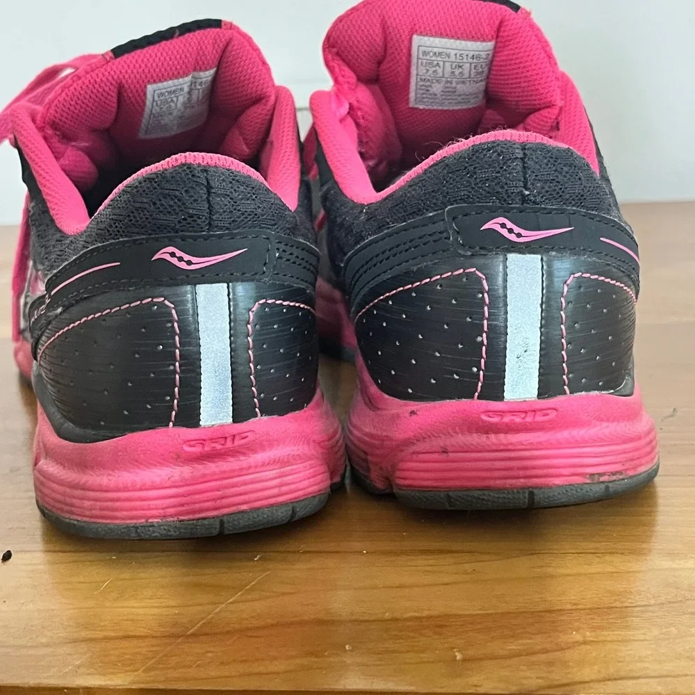 Saucony Outduel Womens Running Shoes‎ Black Pink Mesh Athletic Sneakers Size 7.5